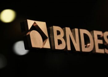 Com a JBS (JBSS3), o BNDES obteve R$ 2,7 bilhões após um acordo de listagem dupla