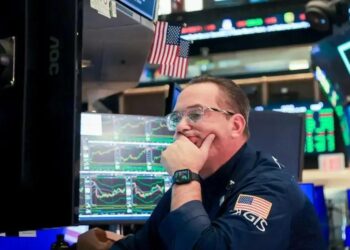 “Os mercados estarão agora totalmente à mercê de um dilúvio iminente de notícias relacionadas a tarifas, ao mesmo tempo em que serão altamente reativos a quaisquer dados econômicos dos EUA”, disse Chris Weston, chefe de pesquisa do Pepperstone em Melbourne