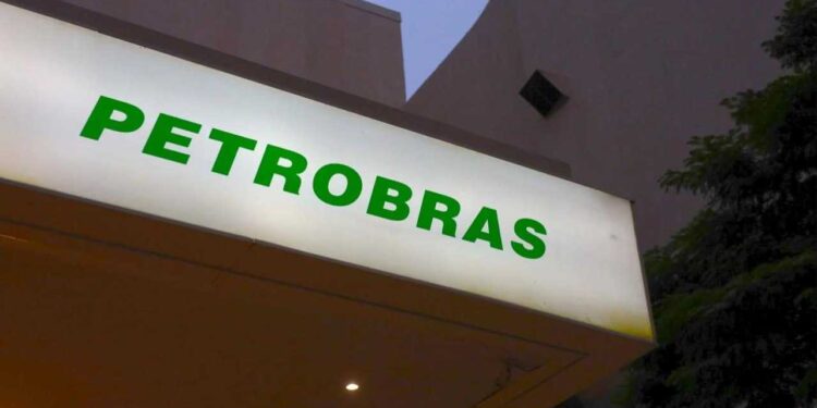 Petrobras (PETR4): seu valor de mercado atinge o nível mais baixo desde junho de 2024