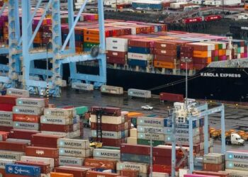 Porto de Tacoma, nos EUA: Trump vê as tarifas como uma ferramenta fundamental tanto para direcionar novos investimentos para o país