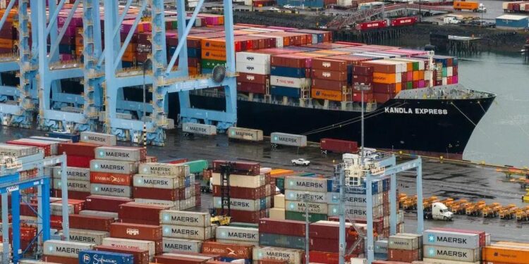 Porto de Tacoma, nos EUA: Trump vê as tarifas como uma ferramenta fundamental tanto para direcionar novos investimentos para o país