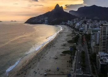Praia de Ipanema no Rio de Janeiro, um dos destinos preferidos de turistas argentinos no Brasil (Foto: Dado Galdieri/Bloomberg)