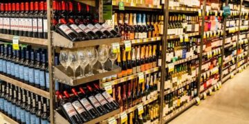 Prateleira de vinhos do supermercado Pão de Açúcar: parcerias internacionais permitem ao GPA importar rótulos exclusivos com custos mais competitivos, segundo executivo (Foto: Divulgação)