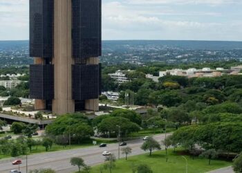 Se as projeções forem confirmadas, a inflação de 12 meses permanecerá acima do limite superior do intervalo de tolerância da meta por seis meses consecutivos a partir de janeiro de 2025.