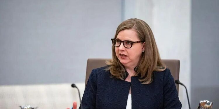 Se confirmada pelo Senado dos EUA, espera-se que Bowman apoie um toque mais leve na regulamentação bancária do que seu antecessor, Michael Bar (Foto: Al Drago/Bloomberg)