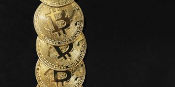 Bitcoin retoma a queda após ser aliviado pelo cenário macro no dia anterior