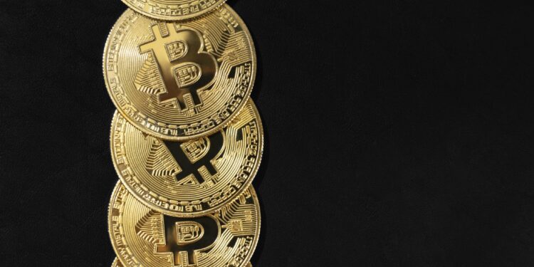 Bitcoin retoma a queda após ser aliviado pelo cenário macro no dia anterior