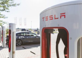 Tesla (TSLA34) dispara impulsionada pela expectativa de vantagens com as tarifas propostas por Trump