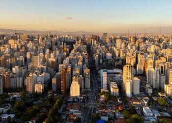Vista aérea de São Paulo: Cyrela avalia que oferecer uma vista ampla é um diferencial no mercado imobiliário da cidade