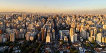 Vista aérea de São Paulo: Cyrela avalia que oferecer uma vista ampla é um diferencial no mercado imobiliário da cidade
