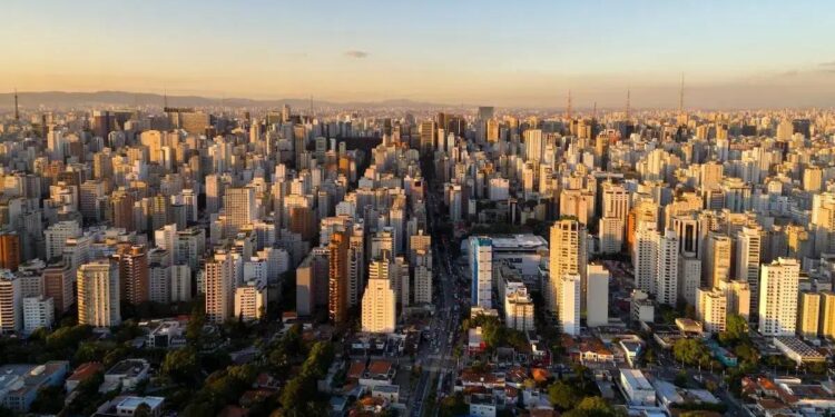 Vista aérea de São Paulo: Cyrela avalia que oferecer uma vista ampla é um diferencial no mercado imobiliário da cidade