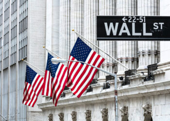 Ibovespa despenca com receio de recessão nos Estados Unidos e tarifas de Trump, porém encerra março com valorização superior a 6%