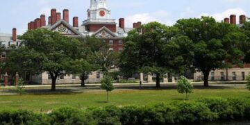 Yale e Harvard demitiram funcionários de seus cargos à medida que o governo Trump pressiona as universidades a combater o antissemitismo no campus ou perder o financiamento federal.