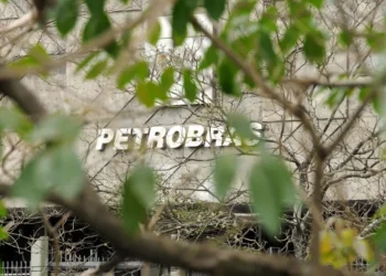 Goldman reduz PRIO e Brava, mas mantém a aquisição de Petrobras devido a questões relacionadas ao petróleo