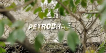 Goldman reduz PRIO e Brava, mas mantém a aquisição de Petrobras devido a questões relacionadas ao petróleo