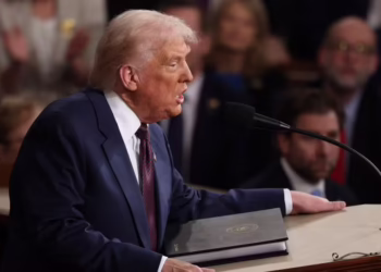 Trump afirma que os EUA estão gerando uma receita diária de 2 bilhões de dólares através de tarifas