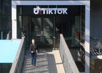 Trump sugere que o TikTok poderia ser utilizado na negociação de uma tarifa com a China