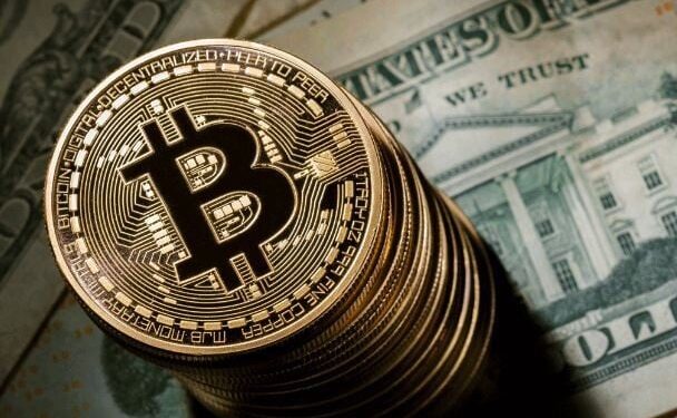 Bitcoin é vítima da liquidação de ativos arriscados e recua 5% após a imposição de tarifas