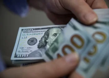 Dólar recua 4% desde o ‘tarifaço’ de Trump, possibilitando a apreciação de outras moedas