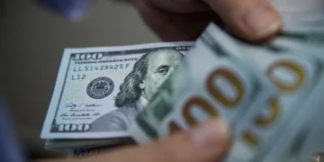 Dólar recua 4% desde o ‘tarifaço’ de Trump, possibilitando a apreciação de outras moedas