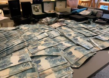 A Polícia Federal, em colaboração com o FBI, desencadeia uma operação contra uma fraude em Bitcoin que oferecia 11% ao mês