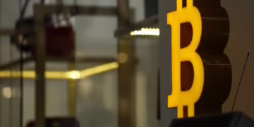 Bitcoin avança mesmo com volatilidade das tarifas de Trump