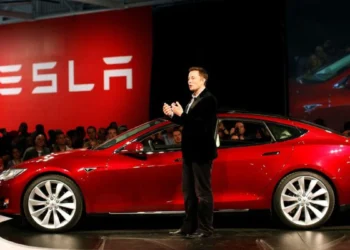 Tesla vive crise sem igual, com redução nas vendas e no lucro