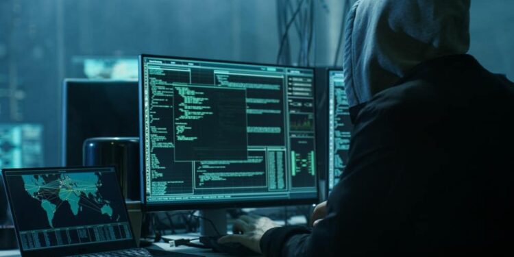 Europa no escuro: ataque hacker derruba energia, voos e sistemas de saúde em megaoperação cibernética