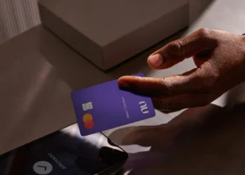 O programa do Nubank (ROXO34) enfatiza a prudência ao lidar com crédito