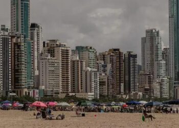 A maior parte dos compradores em Balneário Camboriú vem de famílias ricas dos estados de Santa Catarina, Paraná e Rio Grande do Sul. (Foto: Maira Erlich/Bloomberg)