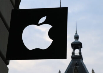 Apple desvaloriza R$ 1,6 trilhão em seu valor de mercado devido às tarifas impostas por Trump