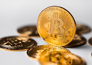 Bitcoin (BTC) mantém recuperação acima de 84 mil dólares — o mercado cripto resiste à pressão
