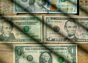 Confusão com o imposto de Trump: o dólar pode voltar a ultrapassar os R$ 6?