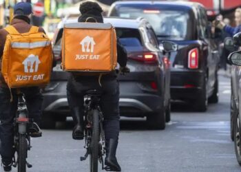 Grupo dono do iFood no Brasil concordou em comprar a Just Eat em um acordo totalmente em dinheiro avaliando a empresa em € 4,1 bilhões