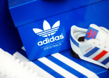 Adidas anuncia elevação de preços nos Estados Unidos em resposta às tarifas de Trump