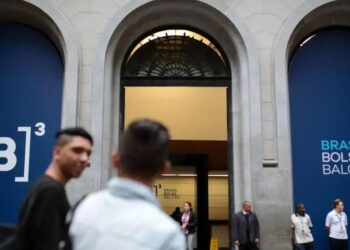 Ibovespa Sobe 1% Após Recuperação; Dólar Varia Para R$ 5,89