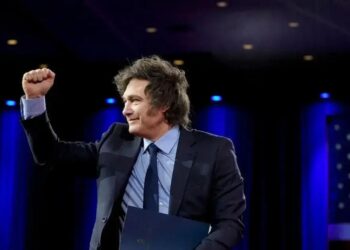 Milei já falou abertamente sobre os jantares, dizendo à Bloomberg News, após o lançamento de sua campanha presidencial, que ele os via como uma extensão do trabalho remunerado que há muito tempo fazia como consultor econômico