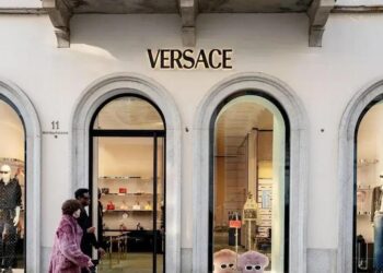 Prada Adquire Versace: Desvendando a Maior Aquisição do Luxo!