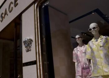 Prada se Aproxima da Compra da Versace por €1,25 Bilhão