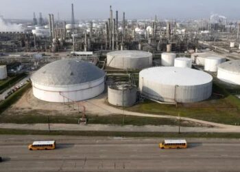 Preços de Petróleo Caem: O Que Esperar em 2025?