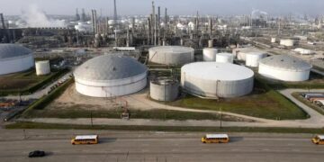 Preços de Petróleo Caem: O Que Esperar em 2025?