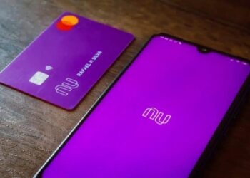 Nubank introduz o NuScore, fornecendo orientações para expandir o limite do cartão de crédito