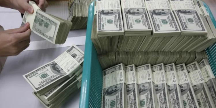 Em abril, o saldo positivo do fluxo cambial atingiu US$ 2,483 bilhões