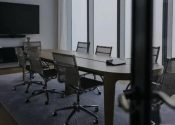 Tarifas EUA podem levar a 2 milhões de desempregados, alerta Summers