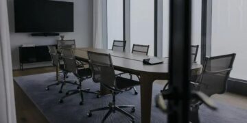 Tarifas EUA podem levar a 2 milhões de desempregados, alerta Summers