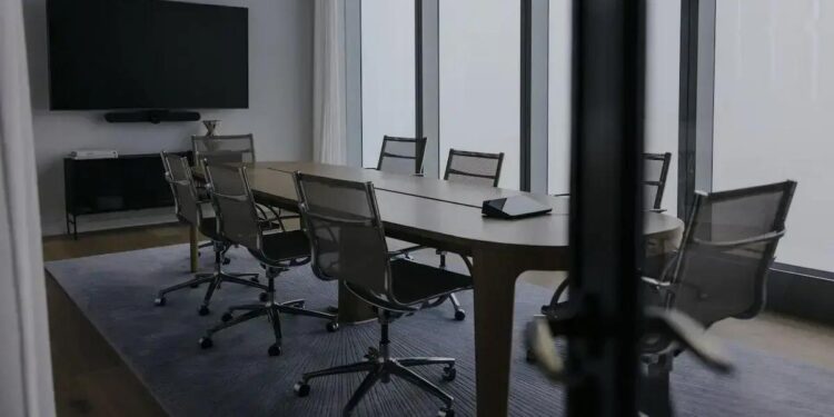 Tarifas EUA podem levar a 2 milhões de desempregados, alerta Summers