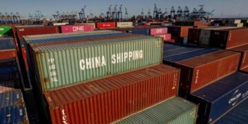 Trump intensifica guerra comercial com tarifas de 50%
