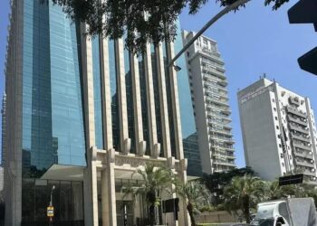Warren e Renascença: 40 Demissões em Unificação