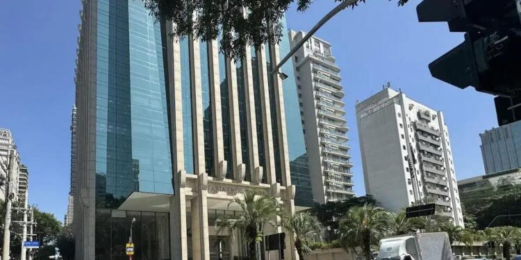 Warren e Renascença: 40 Demissões em Unificação