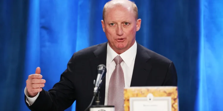 Greg Abel: O discreto executivo canadense que sucederá Warren Buffett no comando da Berkshire Hathaway